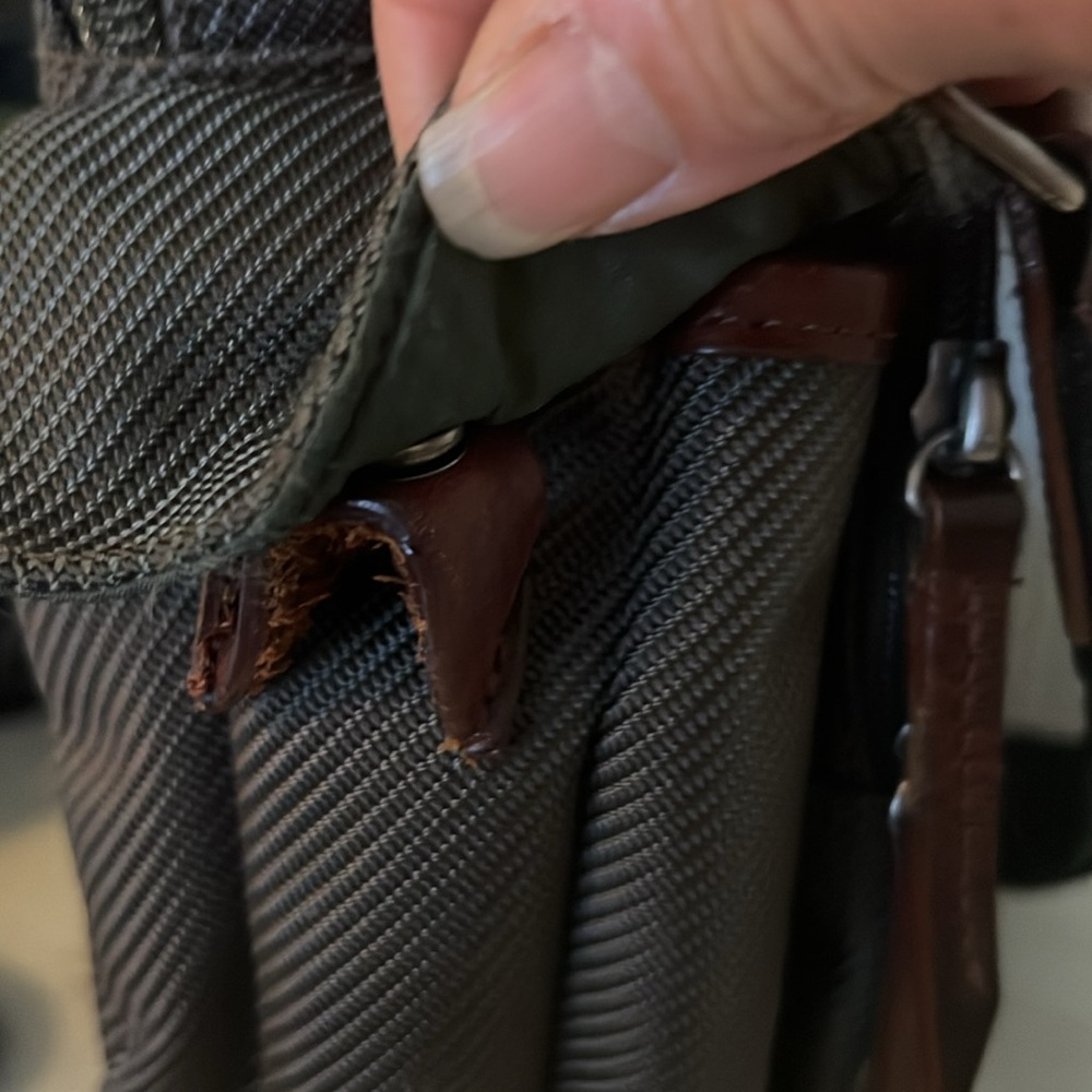 Filson Rucksack messenger bag - Picture 8 of 13